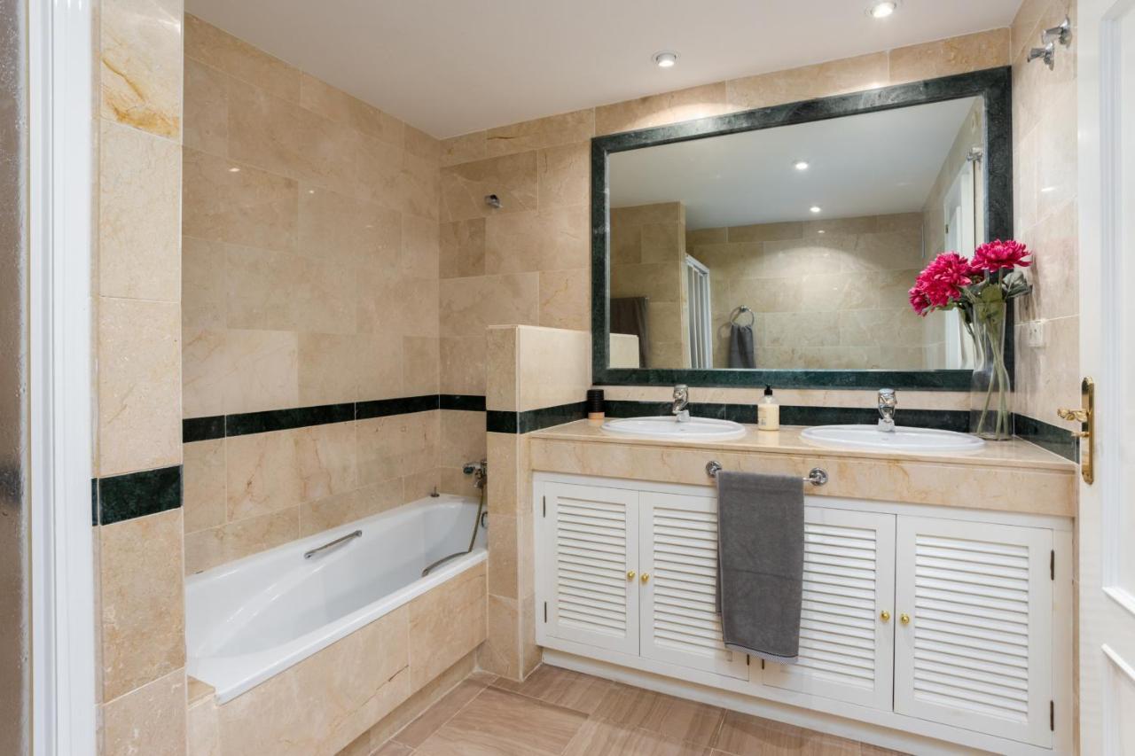 Homeforguest Front Line Beach Apartment In Hacienda Playa Marbella Esterno foto